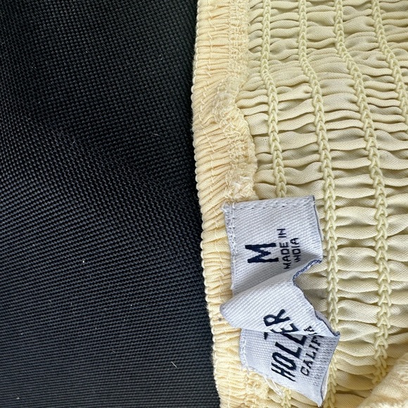 Hollister Yellow Eyelet Puff Sleeve Crop Top - Picture 3 of 6